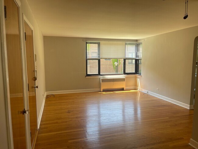 7371 N Winchester Ave-Unit -1W in Chicago, IL - Building Photo - Building Photo