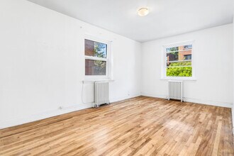 5010 Macdonald Av in Cote-St-Luc, QC - Building Photo - Building Photo