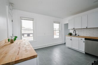 22 Kelley St in Bristol, CT - Building Photo - Building Photo