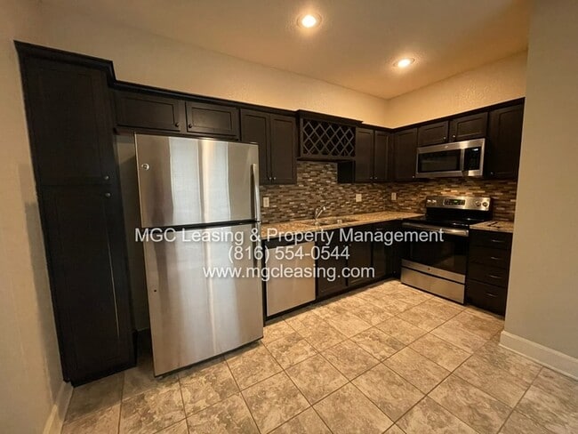 2126 SW Timbertrace Ln in Lee's Summit, MO - Building Photo - Building Photo