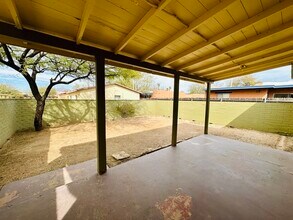 1645 E Hedrick Dr in Tucson, AZ - Foto de edificio - Building Photo
