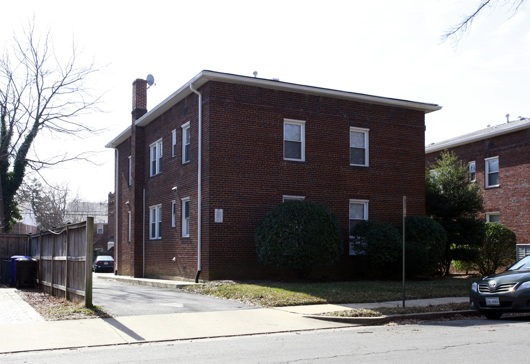 3710 N 7th St in Arlington, VA - Building Photo