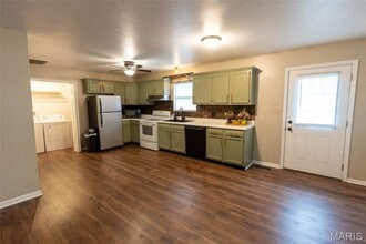 1136 Amanda St in St James, MO - Building Photo - Building Photo