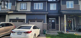 61 Teelin Cir in Ottawa, ON - Building Photo