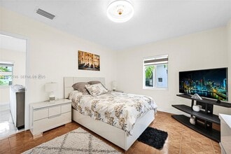 6840 SW 26th Ct in Miramar, FL - Foto de edificio - Building Photo