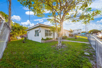 670 NW 56th St in Miami, FL - Building Photo - Building Photo