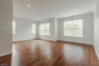 75 Swing Bridge Ln in South Bound Brook, NJ - Building Photo - Building Photo