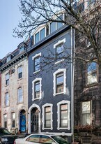 2318 Spruce St in Philadelphia, PA - Building Photo