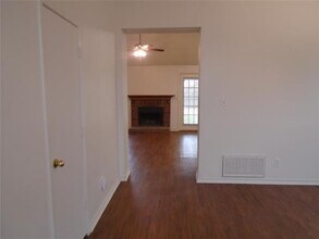 320 Pebblebrook Ln in Glenn Heights, TX - Building Photo - Building Photo