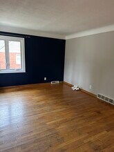 6036 Urbandale Ave in Des Moines, IA - Foto de edificio - Building Photo