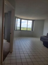 240 Harmon Cove Tower in Secaucus, NJ - Building Photo - Building Photo