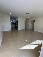 6125 Hayes St in Hollywood, FL - Building Photo - Building Photo