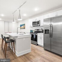 214 Vine St in Philadelphia, PA - Building Photo