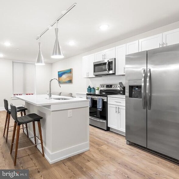 214 Vine St in Philadelphia, PA - Building Photo