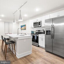 214 Vine St in Philadelphia, PA - Building Photo - Building Photo