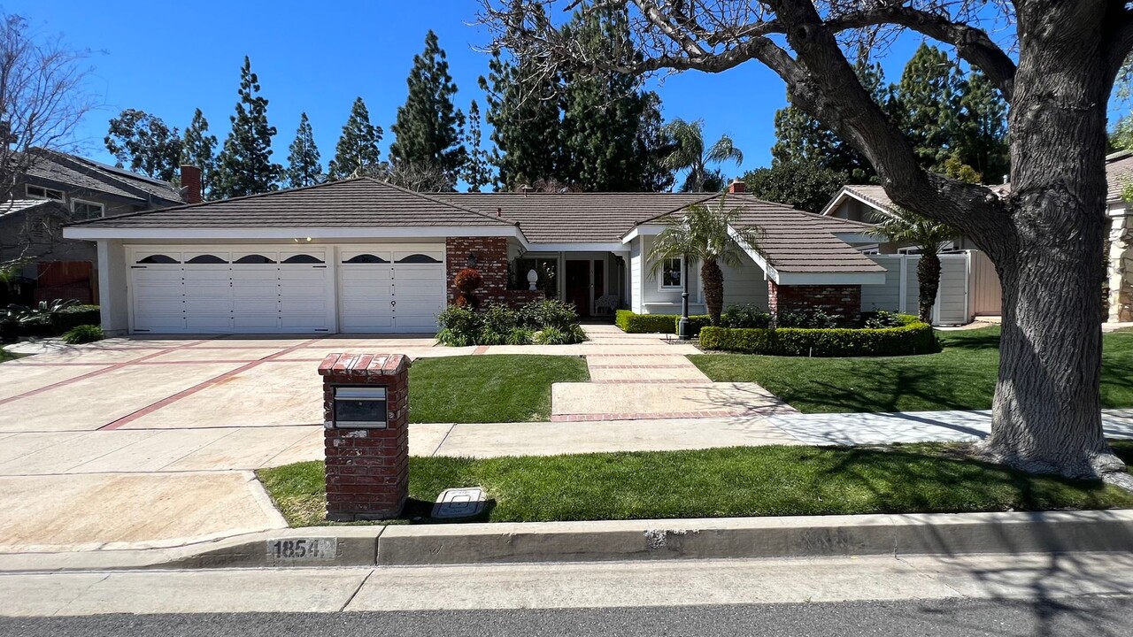 1854 N Carlsbad St in Orange, CA - Building Photo