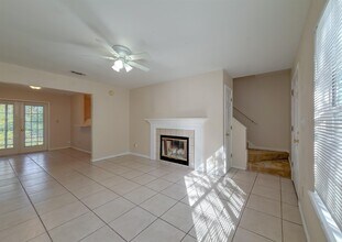 696 Timberwood Cir E in Tallahassee, FL - Building Photo - Building Photo