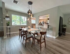 15 NE 134th St in North Miami, FL - Foto de edificio - Building Photo