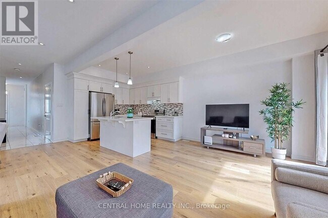 98 Shoreview Pl in Hamilton, ON - Building Photo - Building Photo