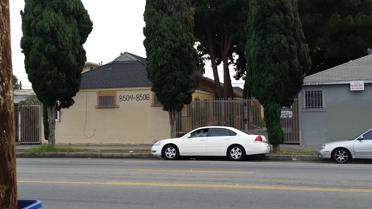 8504 S San Pedro St in Los Angeles, CA - Building Photo