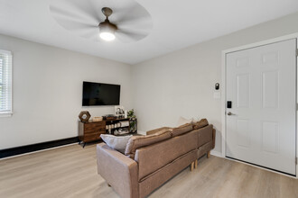 9551 5th Bay St, Unit 2 in Norfolk, VA - Building Photo - Building Photo
