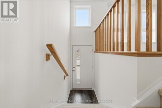 62 Kenesky Dr in Hamilton, ON - Building Photo - Building Photo