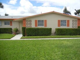 2723 Dudley Dr E, Unit G in West Palm Beach, FL - Building Photo