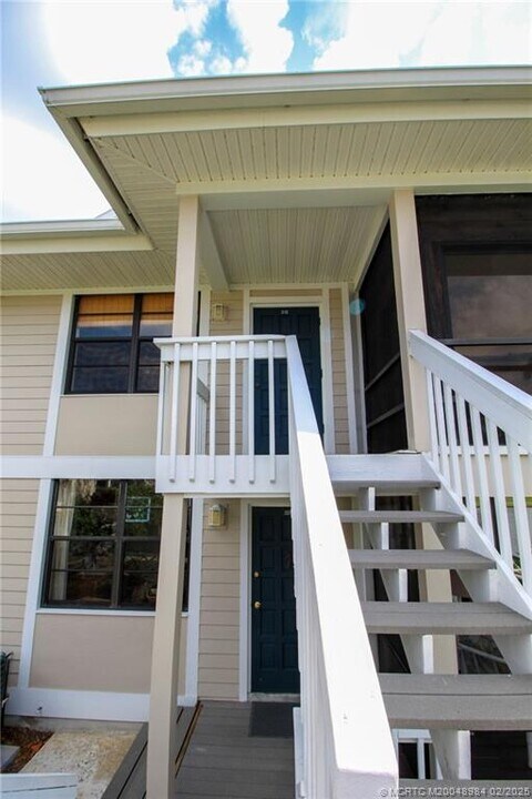 310 Golfview Cir in Stuart, FL - Foto de edificio