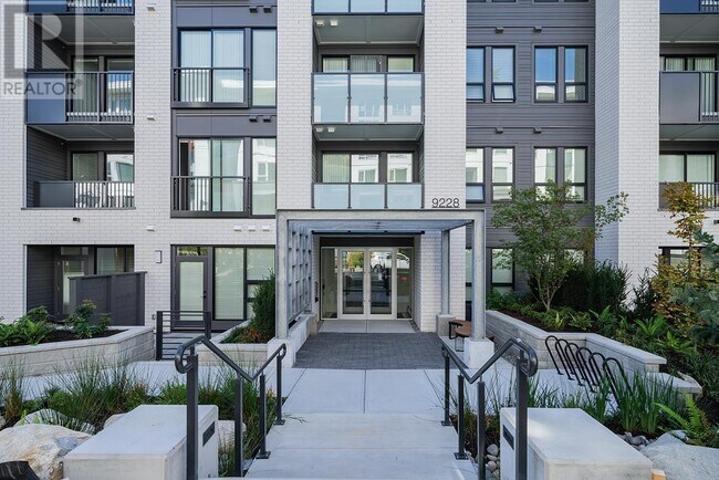 9228-9228 Slopes Mews in Burnaby, BC - Building Photo - Building Photo