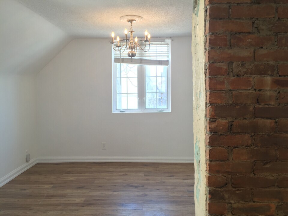 2099 Dufferin St in Toronto, ON - Building Photo