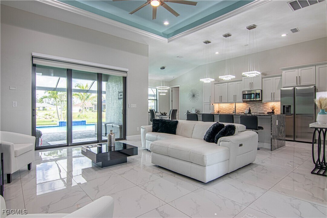 1833 SW 11th Terrace in Cape Coral, FL - Building Photo