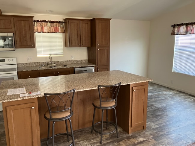 70 Montecito Dr in Pahrump, NV - Foto de edificio - Building Photo