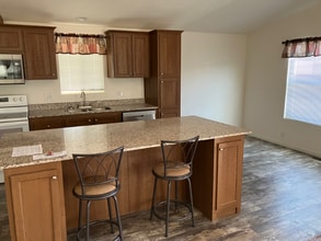 880 Montecito Dr in Pahrump, NV - Building Photo - Building Photo