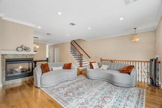 18 Jacob's Landing Way in Secaucus, NJ - Foto de edificio - Building Photo