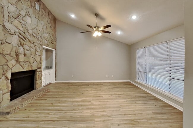 542 Enchanted Hollow Dr