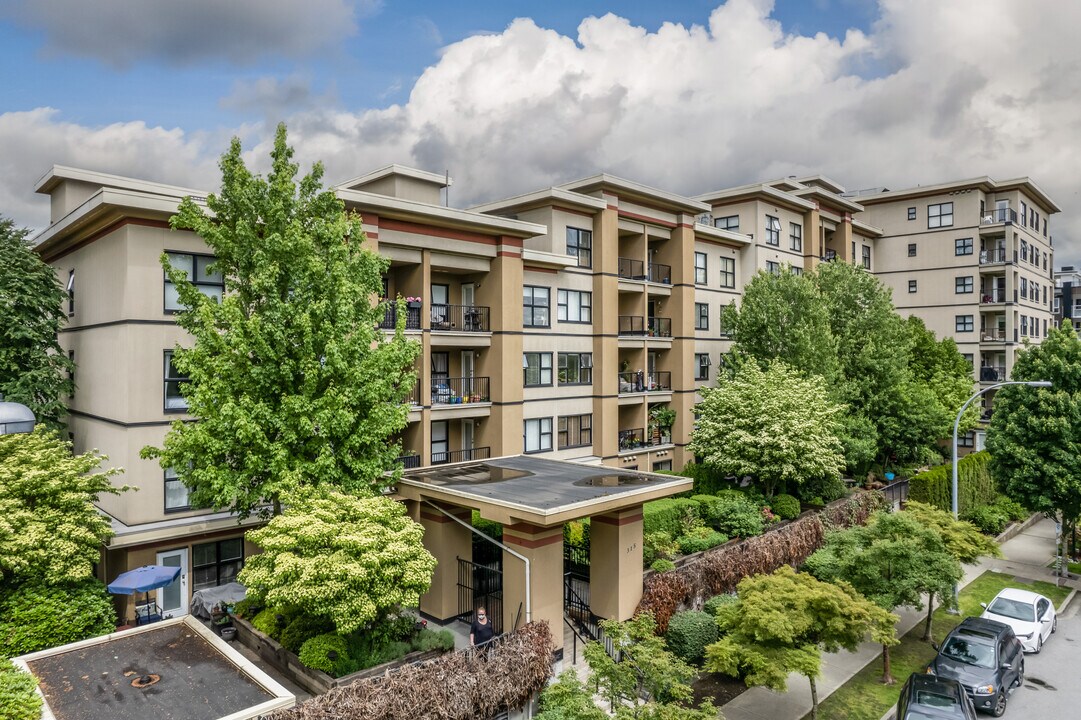 San Marino in New Westminster, BC - Building Photo