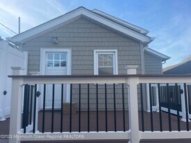 4 Riverview Pl in Sea Bright, NJ - Building Photo