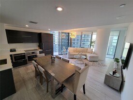 45 SW 9th St, Unit 2201 in Miami, FL - Building Photo