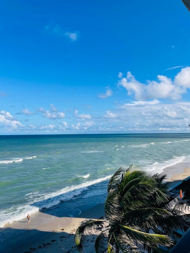 4000 S Ocean Blvd in South Palm Beach, FL - Building Photo - Building Photo