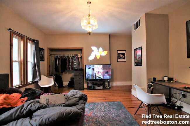 property at 8 Sewall St