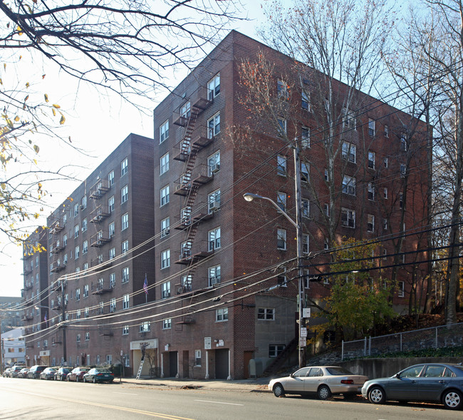 245-255 Bronx River Rd in Yonkers, NY - Foto de edificio - Building Photo