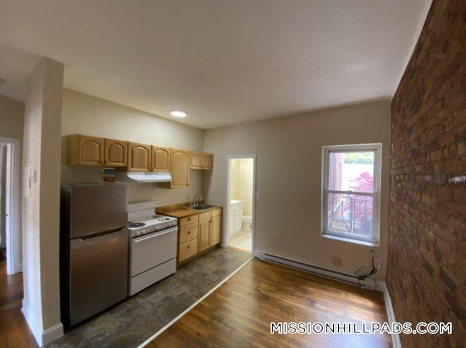 890 Huntington Ave in Boston, MA - Building Photo
