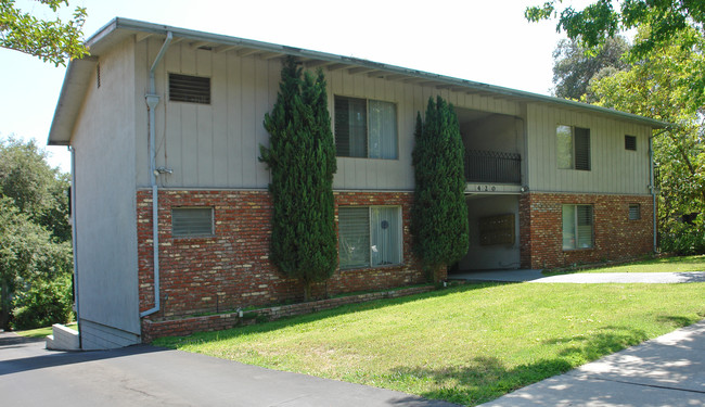 Wisteria Apartments in Sierra Madre, CA - Building Photo - Building Photo