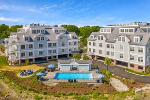 66 High St in Guilford, CT - Building Photo