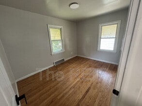 18581 Kenosha St in Harper Woods, MI - Building Photo - Building Photo