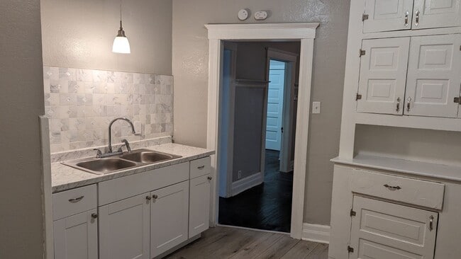 536 Holbrook St, Unit 1