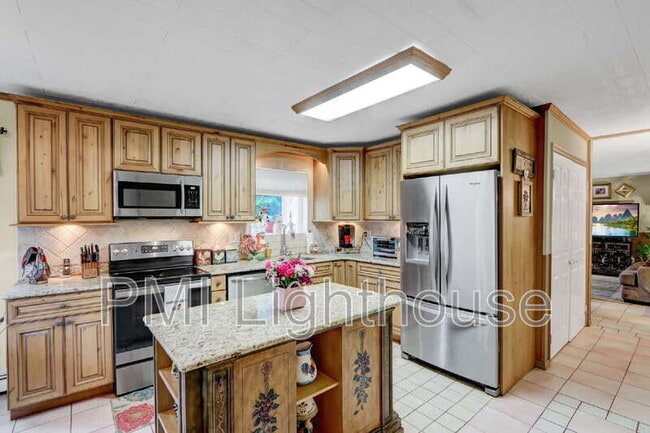 property at 17 Rondell Ln