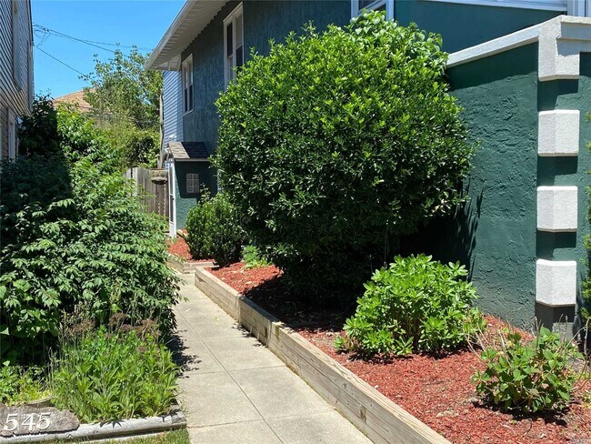 549 E Chester St in Long Beach, NY - Building Photo - Building Photo