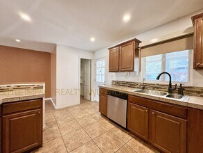 5621 E Lester St in Tucson, AZ - Building Photo - Building Photo