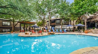 The Vincent in Dallas, TX - Building Photo